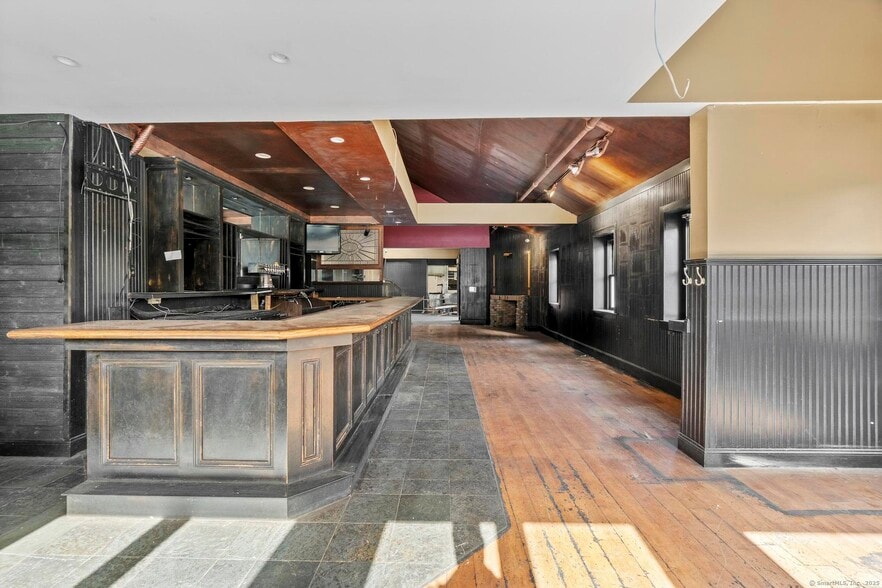 More Photos Of 24 W Main St, Avon Restaurant For Lease