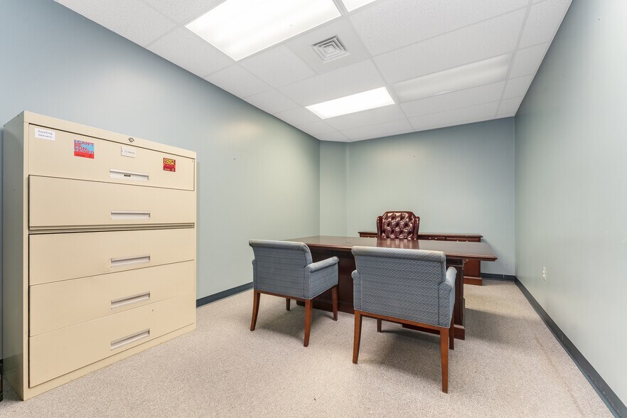 More Photos Of 320 S Main St, Phillipsburg Medical For Lease
