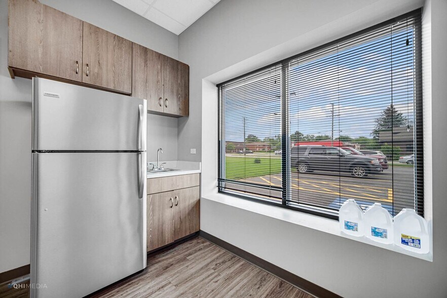 More Photos Of 1227 N Cedar Rd, New Lenox Office For Lease