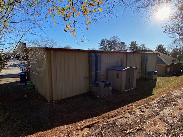 More Photos Of 16 W Pointe Blvd, Mauldin Freestanding For Lease