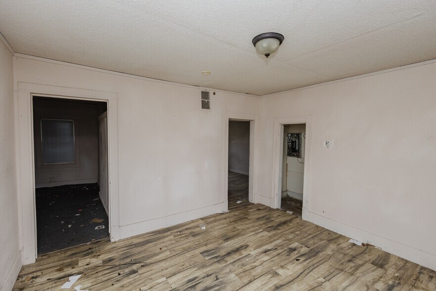 More Photos Of 123 E Madison Ave, Arkansas City Apartments For Sale