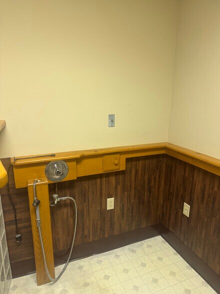 More Photos Of 410 W State St, Mertztown Medical For Sale