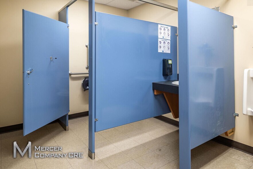 More Photos Of 3613-3621 S Moulton Dr, Oklahoma City Service For Lease