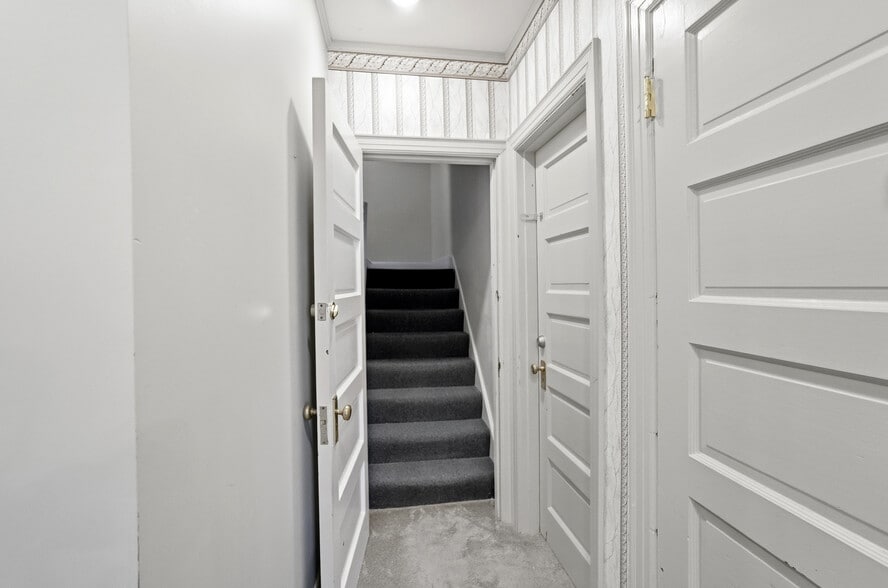 More Photos Of 2406 Auburn Ave, Cincinnati Office Residential For Sale