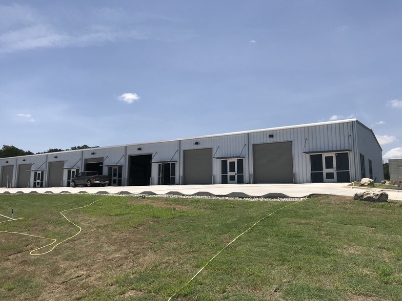 More Photos Of 121 CR 423, Spicewood Unknown For Lease