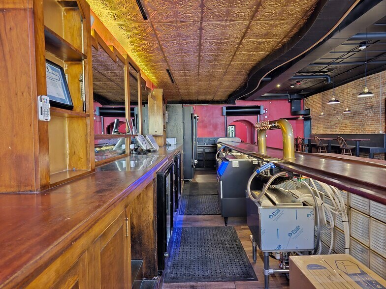 More Photos Of 1011 Front St, Evanston Restaurant For Lease