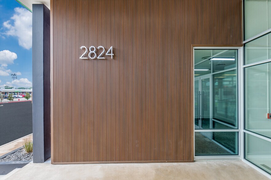 More Photos Of 2824 Valley View Ln, Farmers Branch Medical For Sale