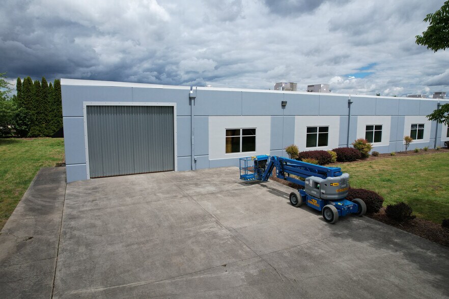 More Photos Of 2500 Industrial Ave, Hubbard Warehouse For Lease