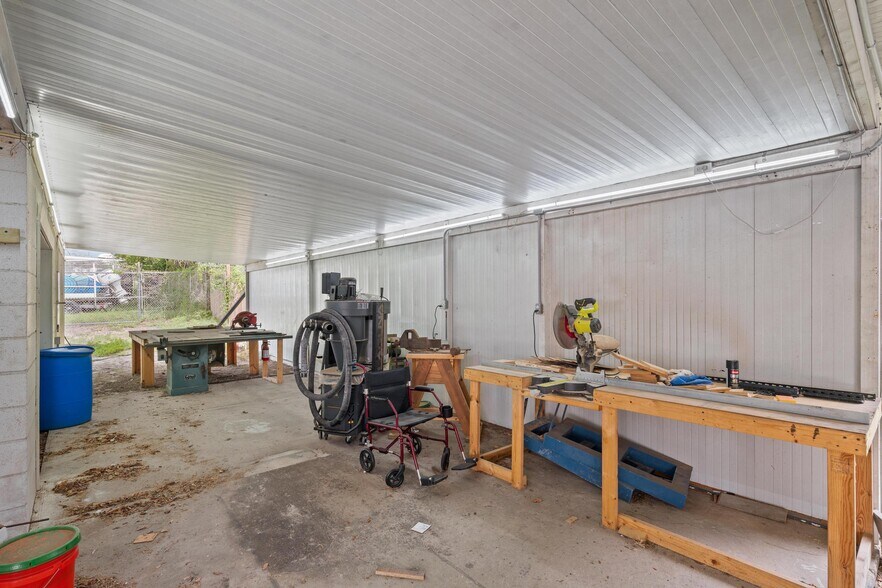 More Photos Of 4349 Louis Ave, Holiday Warehouse For Sale