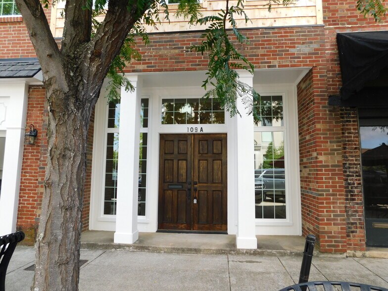 Primary Photo Of 109 Public Sq, Gallatin Office For Lease