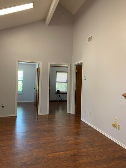 More Photos Of 4509 Rowlett Rd, Rowlett Office For Lease
