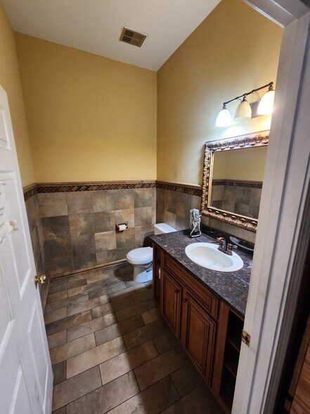 More Photos Of 205 Cleveland Rd, Bogart Office For Lease