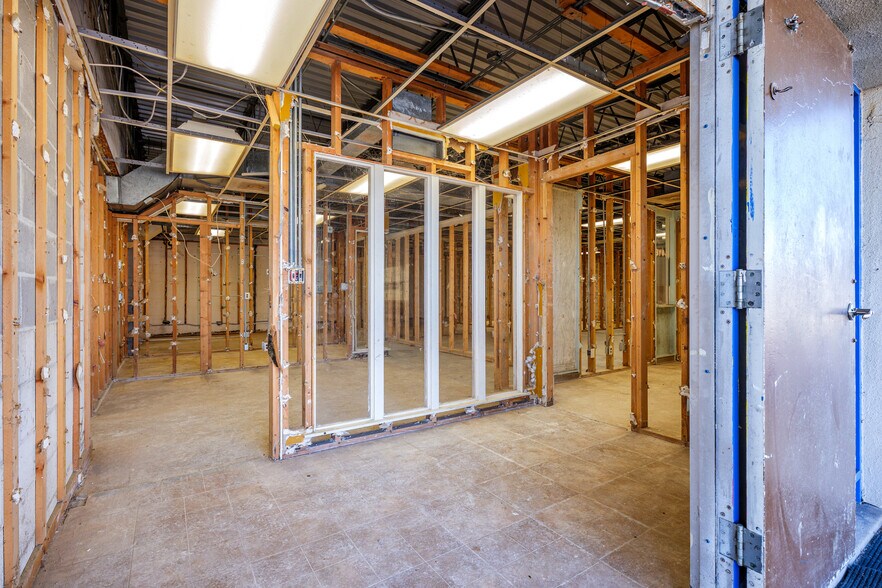 More Photos Of 3921 Olive St, Racine Office For Sale