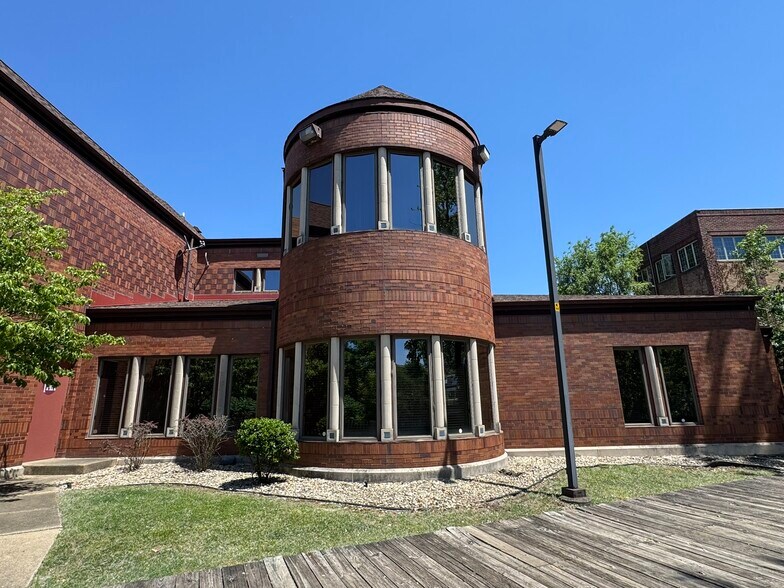 More Photos Of 212 E La Salle Ave, South Bend Office For Sale