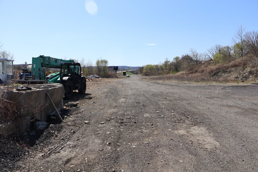 More Photos Of Catasauqua Ave., Whitehall Warehouse For Lease