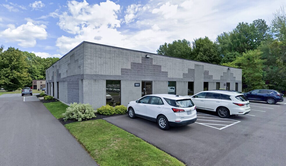 More Photos Of 200 Gateway Park Dr, Syracuse Warehouse For Lease