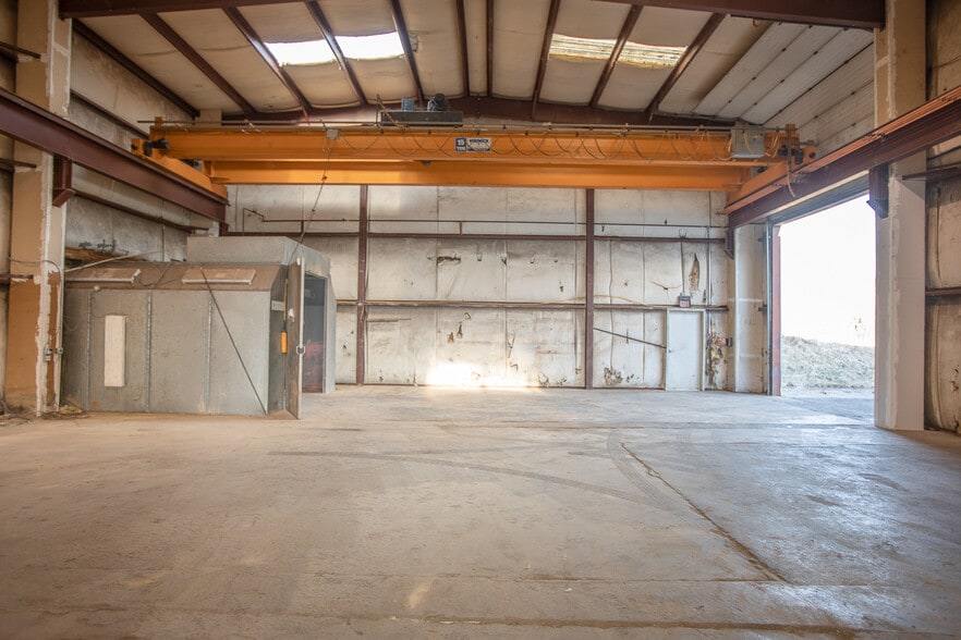 More Photos Of 12693 Lee Hwy, Washington Self Storage For Lease