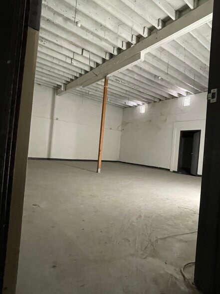 More Photos Of 10452 Magnolia Blvd, North Hollywood Storefront Retail Office For Sale