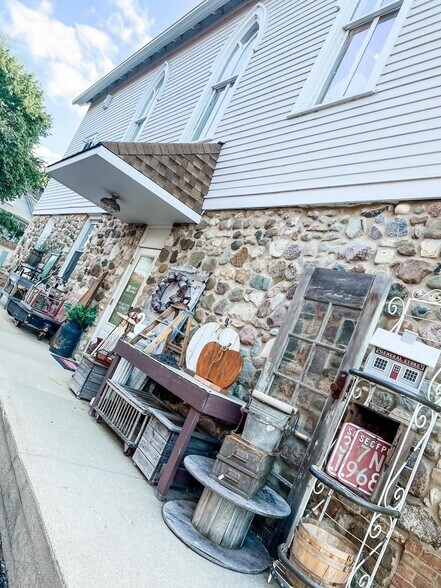 More Photos Of 205 W Main St, West Dundee Office For Sale