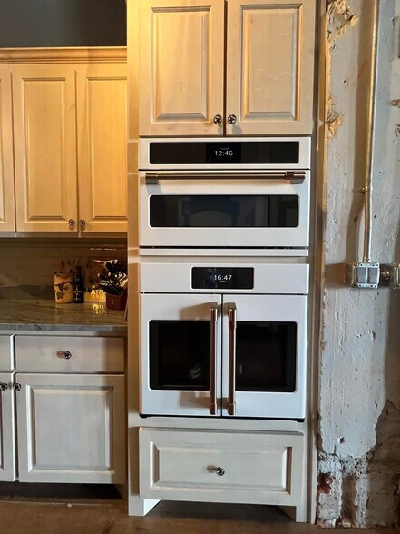 More Photos Of 119 E 5th St, Bonham Restaurant For Sale