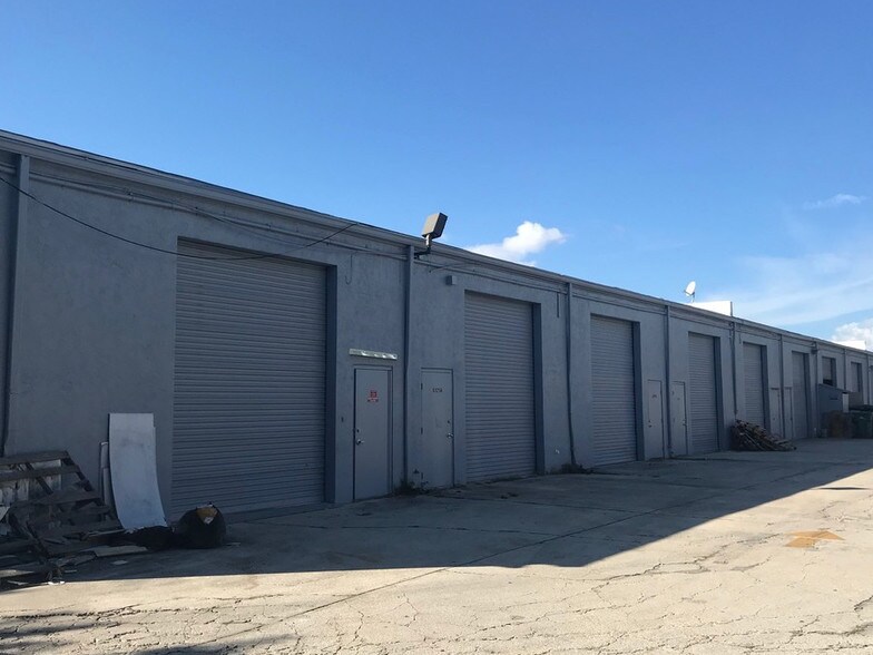 More Photos Of 6111-6121 Clark Center Ave, Sarasota Showroom For Lease