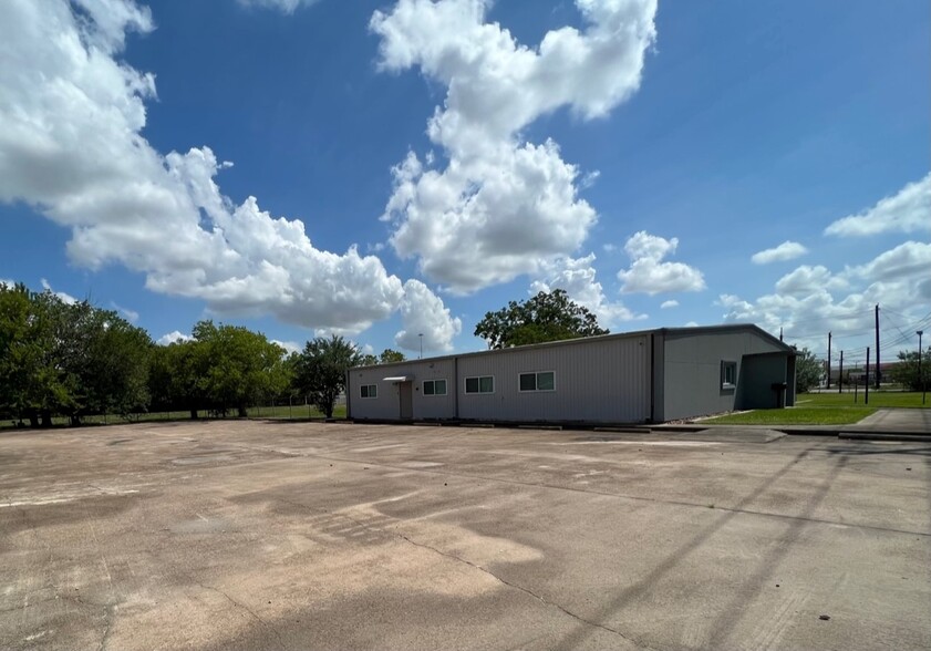 Primary Photo Of 5401 Spencer Hwy, Pasadena Warehouse For Sale