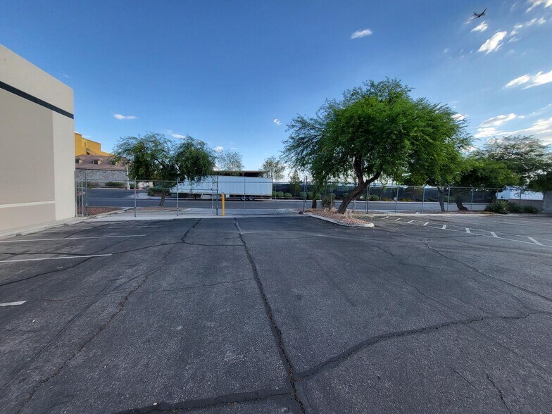 More Photos Of 3326 Ponderosa Way, Las Vegas Warehouse For Lease