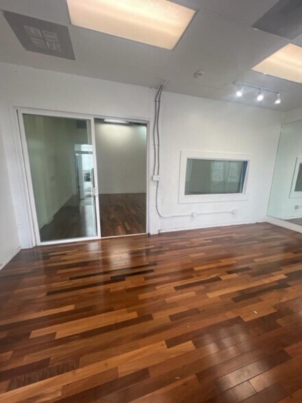 More Photos Of 2057-2061 N Los Robles Ave, Pasadena General Retail For Lease