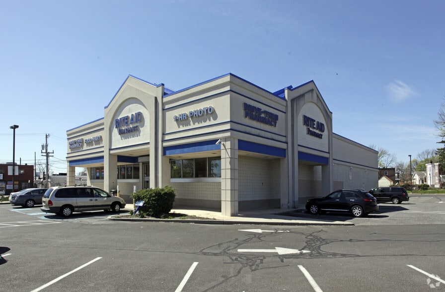 More Photos Of 7400-7432 Oxford Ave, Philadelphia Drugstore For Lease