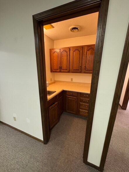 More Photos Of 3110 Mallard Cove Ln, Fort Wayne Office Residential For Lease