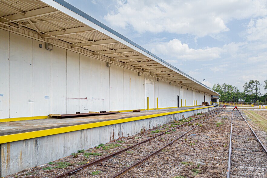 More Photos Of 1001 Industrial Park Dr, Clinton Manufacturing For Lease