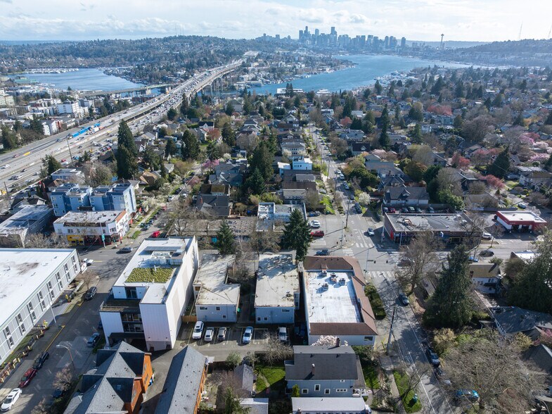 More Photos Of 300 NE 45th St, Seattle Freestanding For Sale
