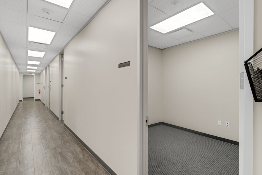 More Photos Of 8110 Parkside Ave, Baytown Warehouse For Sale