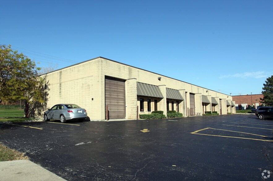 More Photos Of 1490 Bernard Dr, Addison Warehouse For Lease