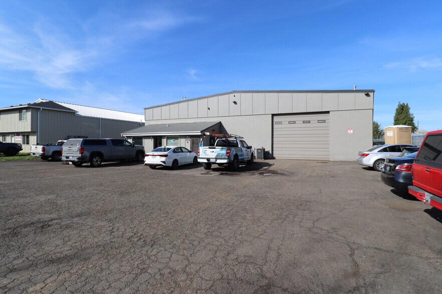 More Photos Of 174 Wallis St, Eugene Warehouse For Lease
