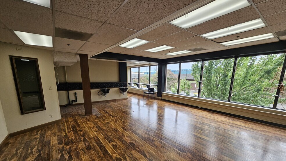 More Photos Of 1339 Commerce Ave, Longview Storefront Retail Office For Lease