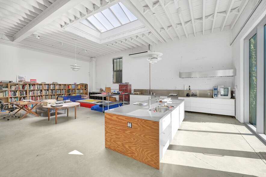 More Photos Of 1624 George St, Ridgewood Warehouse For Sale