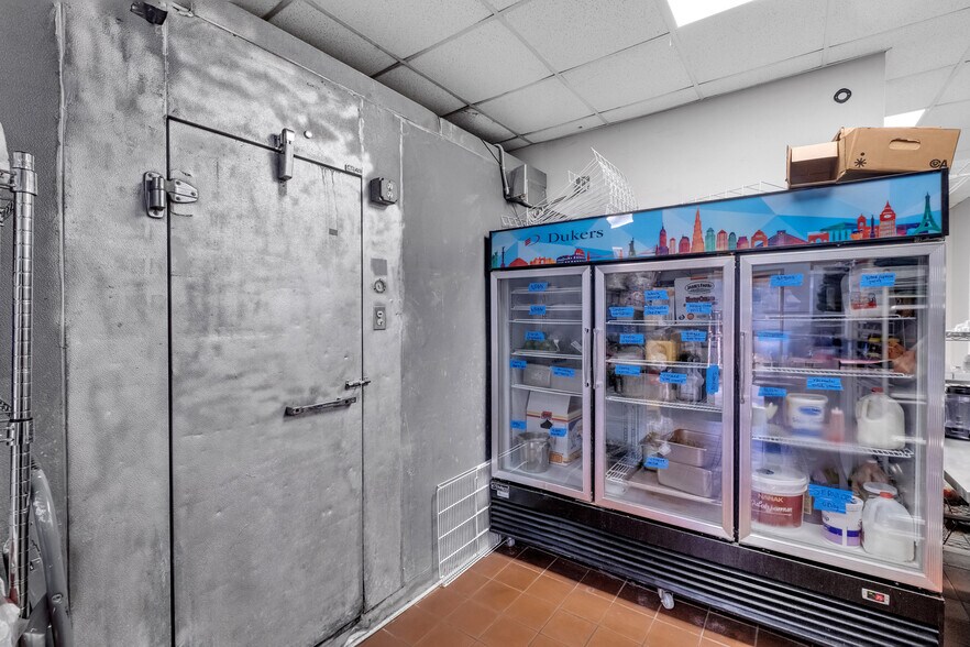 More Photos Of 646 Ne 79th St, Miami Restaurant For Sale