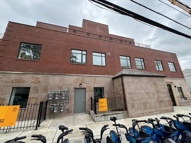 More Photos Of 60-11 60th St, Flushing Specialty For Lease