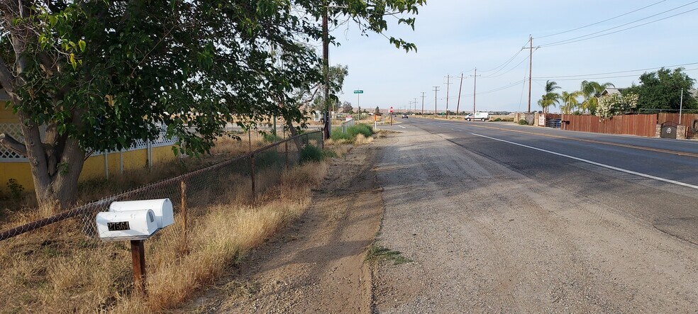 More Photos Of 27564 Highway 119, Taft Specialty For Sale