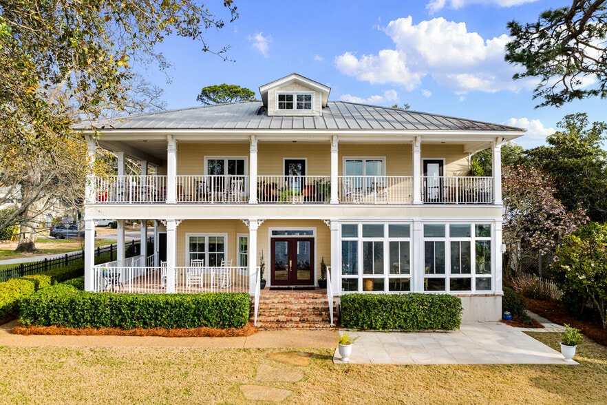 More Photos Of 202 S Mobile St, Fairhope Hospitality For Sale