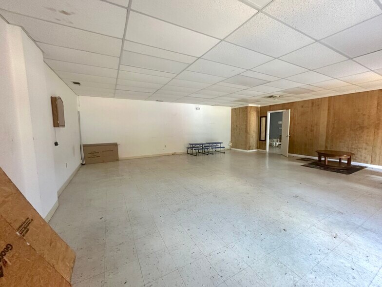 More Photos Of 609 E Montgomery Cross Rd, Savannah Restaurant For Lease