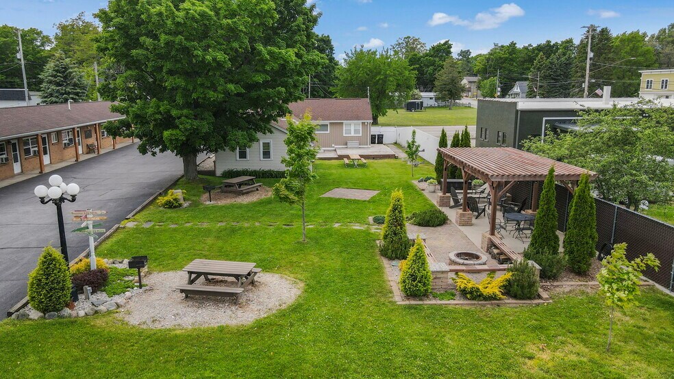 More Photos Of 17229 Northwood Hwy, Arcadia Hotel For Sale
