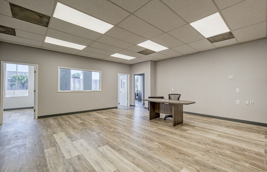 More Photos Of 6501 Arlington Expy, Jacksonville Office Residential For Sale