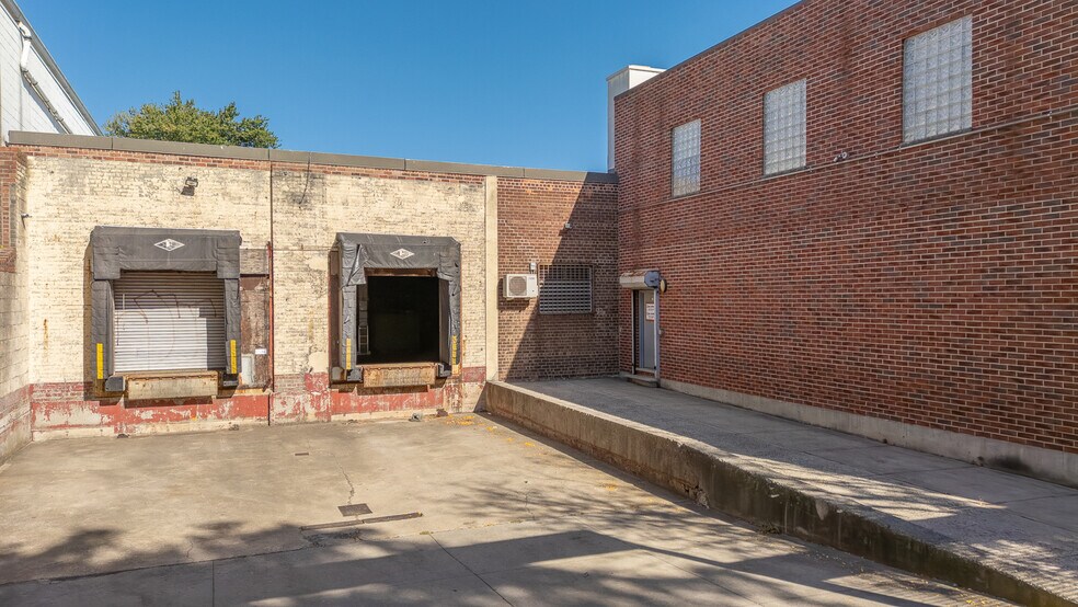 More Photos Of 8950 127th St, Richmond Hill Warehouse For Sale