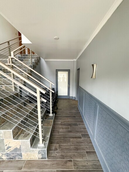 More Photos Of 816-822 E 6th St, Tulsa Office For Lease