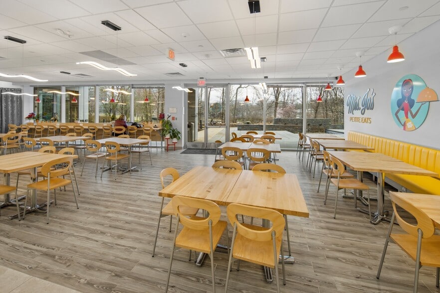 More Photos Of 7940 Jones Branch Dr, McLean Office For Lease