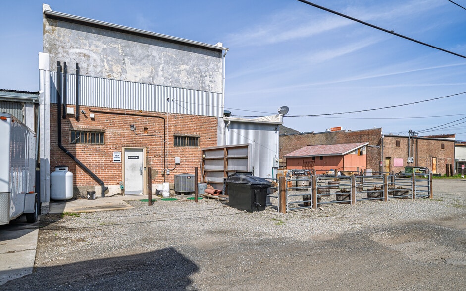 More Photos Of 1307 Main St, Oroville Bar For Sale