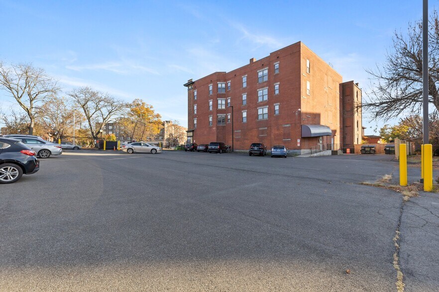 More Photos Of 19-25 Main St, Hartford Office Residential For Sale