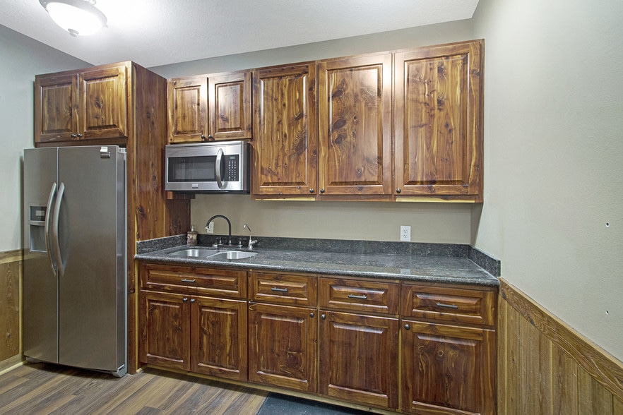More Photos Of 9027 Blewett Rd, Beaumont Manufacturing For Sale